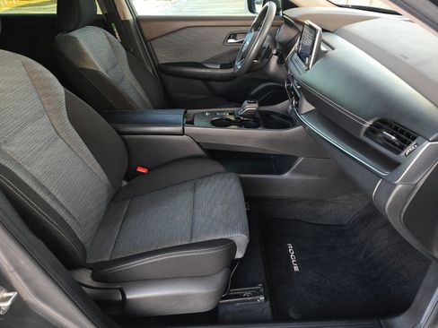 Used 2023 Nissan Rogue SV image 28