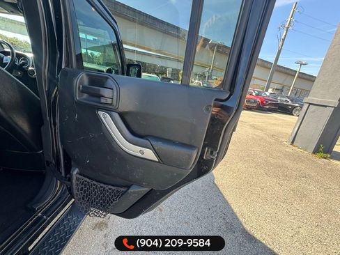 Used 2017 Jeep Wrangler Unlimited Sahara w/ Connectivity Group image 39