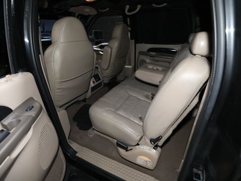 Used 2001 Ford Excursion Limited RWD image 4