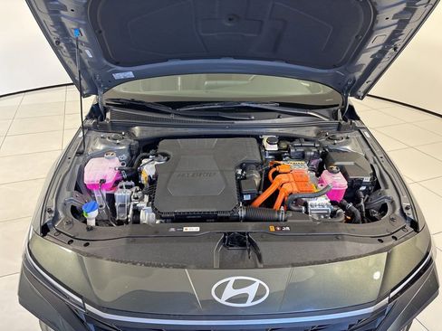 New 2025 Hyundai Elantra SEL FWD image 11
