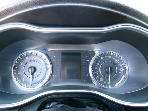 Used 2015 Chrysler 200 Limited w/ Convenience Group FWD image 9