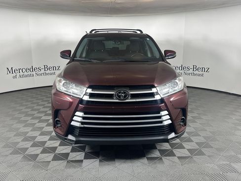 Used 2019 Toyota Highlander LE FWD image 2