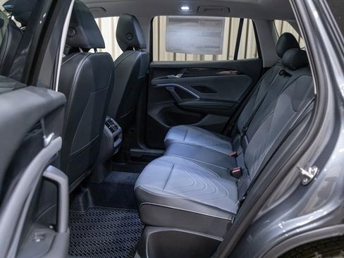 New 2026 Volkswagen Tiguan SE image 12