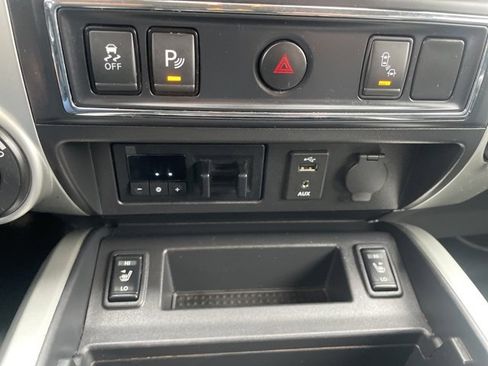 Used 2018 Nissan Titan SL w/ Chrome Package image 28