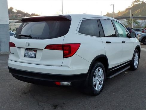 Certified 2017 Honda Pilot LX image 4