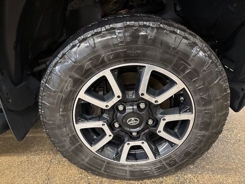 Used 2019 Toyota Tundra Limited w/ Limited Premium Package AWD/4WD image 10