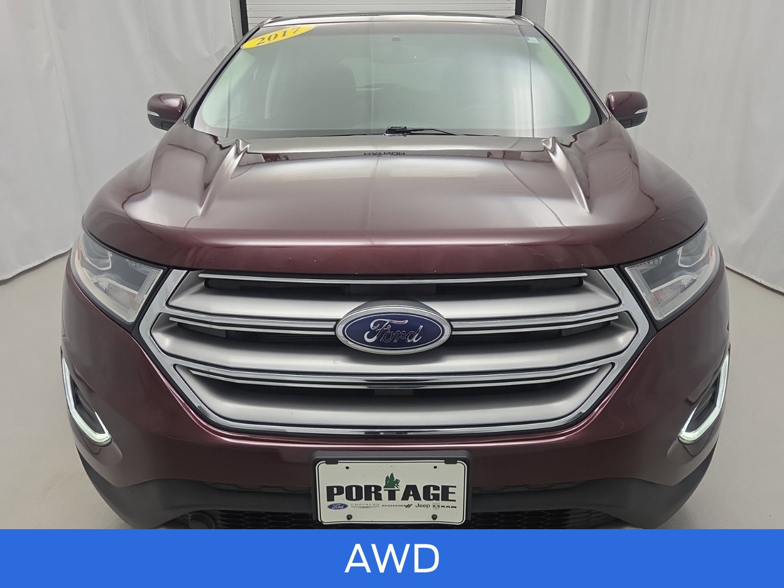 Used 2017 Ford Edge Titanium w/ Equipment Group 301A AWD/4WD image 2