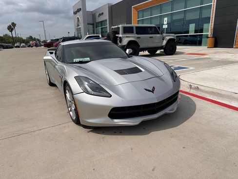 Used 2019 Chevrolet Corvette Stingray Coupe w/ Carbon Flash Badge Package RWD image 2