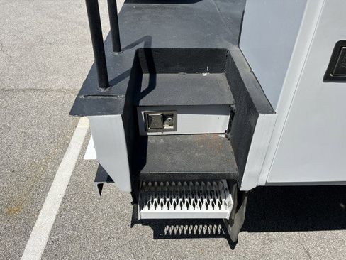 Used 2011 Ford F450 XL w/ PWR Equipment Group image 15