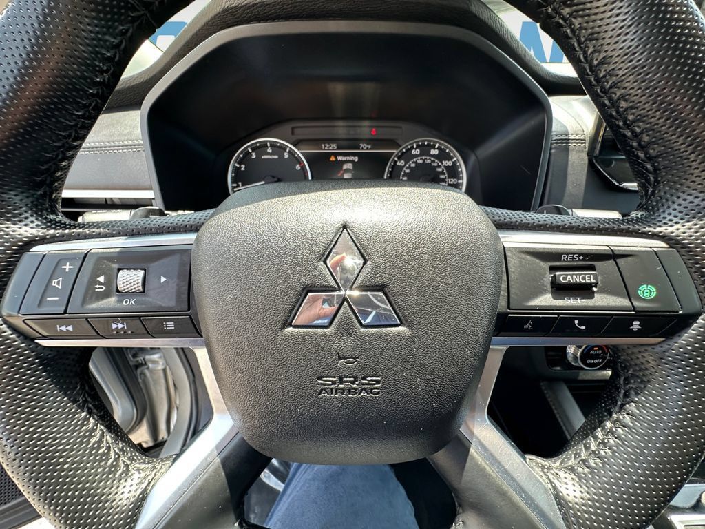 Used 2024 Mitsubishi Outlander SE Black Edition FWD image 21