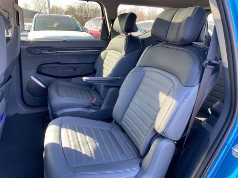 Used 2024 Kia EV9 Land image 16