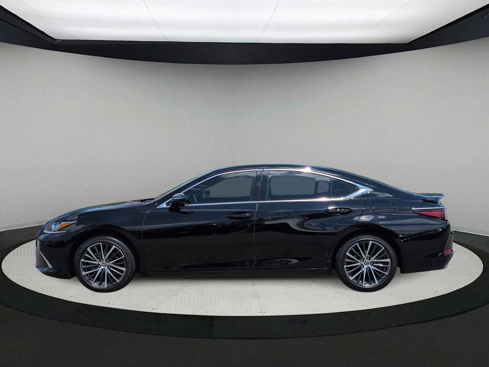 Used 2024 Lexus ES 350 w/ Premium Package FWD image 5
