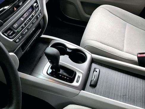 Used 2017 Honda Pilot EX image 16