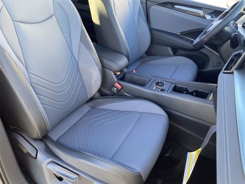 New 2026 Volkswagen Tiguan SE R-Line image 7