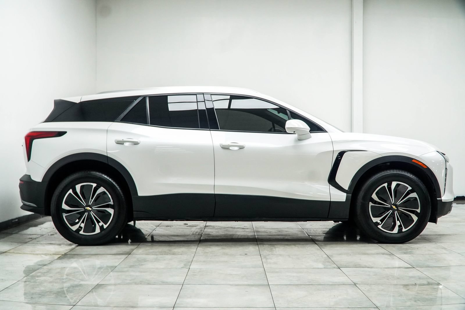 Used 2024 Chevrolet Blazer EV LT AWD/4WD image 8