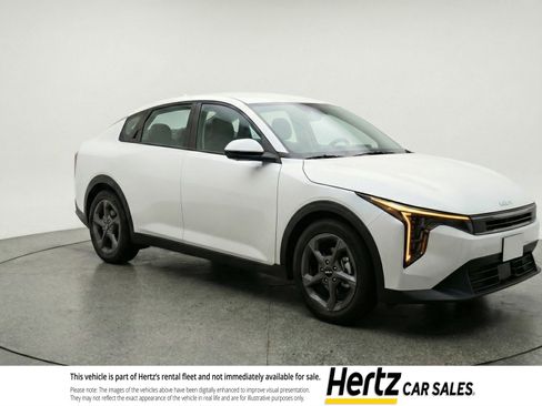 Used 2025 Kia K4 LXS FWD image 1