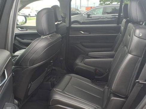 Used 2023 Jeep Grand Cherokee L Limited AWD/4WD image 10