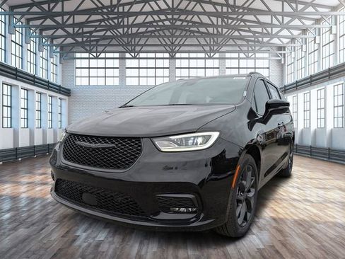 New 2026 Chrysler Pacifica Select w/ S Appearance Package FWD image 8