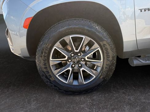 Used 2024 Chevrolet Tahoe Z71 w/ Luxury Package AWD/4WD image 9