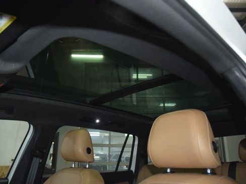 Used 2022 Volkswagen Tiguan SE AWD/4WD image 44