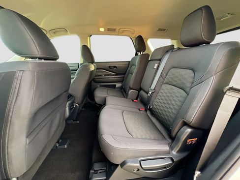 Used 2024 Nissan Pathfinder SV image 23