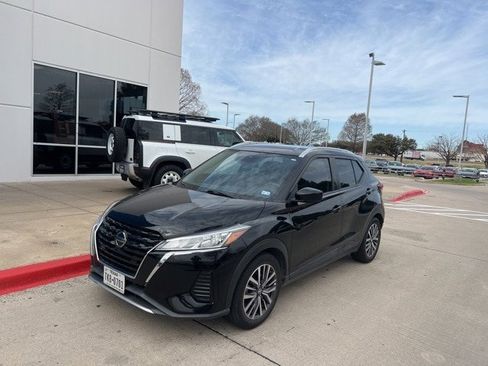 Used 2021 Nissan Kicks SV image 2