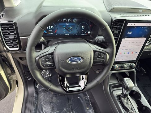 New 2025 Ford Ranger Lariat w/ FX4 Off-Road Package image 18