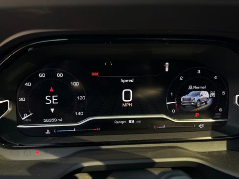 Used 2023 GMC Yukon Denali Ultimate AWD/4WD image 15