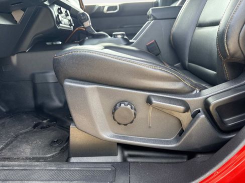 Used 2024 Ford Bronco Badlands w/ Sasquatch Package image 19