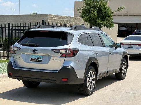 Used 2025 Subaru Outback Premium AWD/4WD image 4