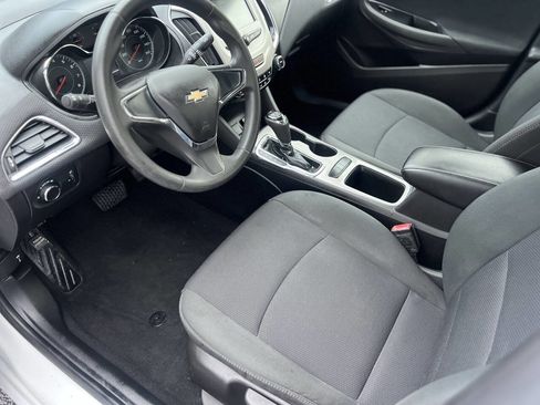 Used 2017 Chevrolet Cruze LS image 9