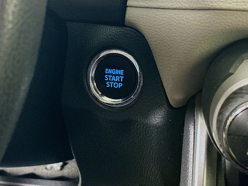Used 2019 Toyota RAV4 XLE w/ Convenience Package FWD image 20
