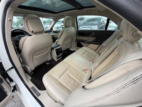 Used 2018 Lincoln Continental Select w/ Continental Climate Package AWD/4WD image 21