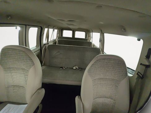 Used 2002 Ford E-350 and Econoline 350 XLT image 13