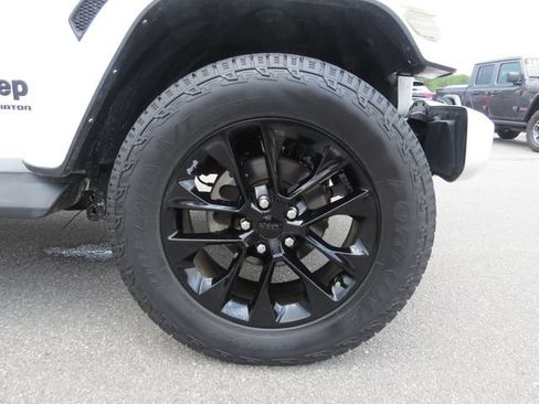 Used 2023 Jeep Gladiator Overland AWD/4WD image 10