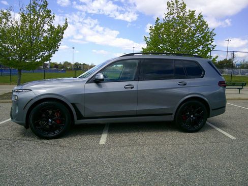 Used 2023 BMW X7 xDrive40i AWD/4WD image 30