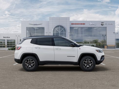 New 2026 Jeep Compass Trailhawk w/ Sun, Sound & Navigation Group AWD/4WD image 47