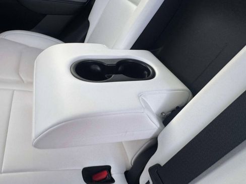 Used 2022 Tesla Model Y Long Range image 25