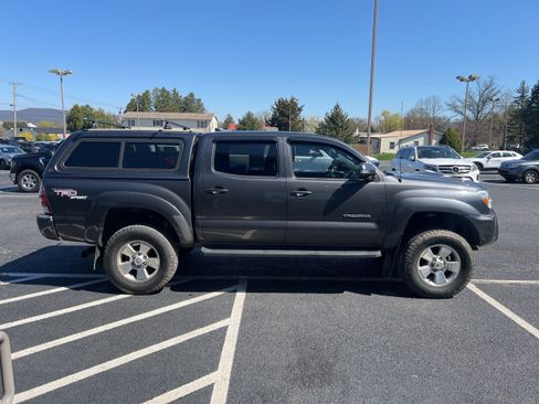 Used 2012 Toyota Tacoma 4x4 Double Cab w/ TRD Sport Pkg image 6