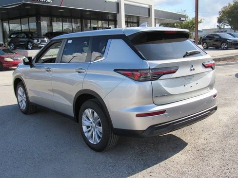 New 2026 Mitsubishi Outlander ES image 5