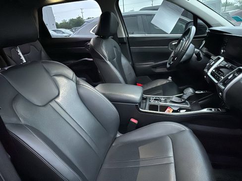 Used 2023 Kia Sorento EX w/ Panoramic Sunroof Package FWD image 2