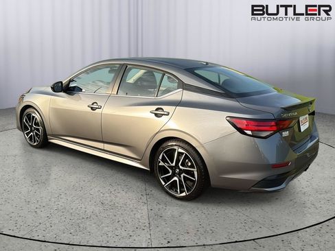 Used 2025 Nissan Sentra SR FWD image 4