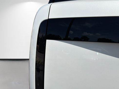 New 2026 Land Rover Range Rover Long Wheelbase SE AWD/4WD image 10