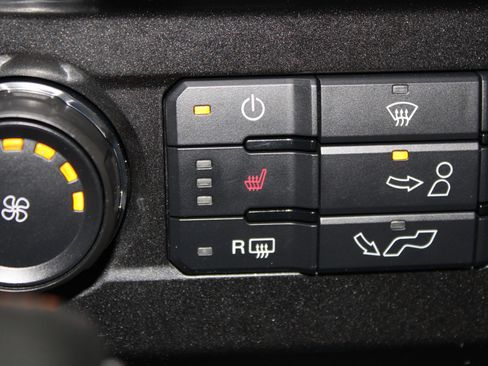 Used 2020 Ford F150 XLT w/ Equipment Group 302A Luxury AWD/4WD image 38