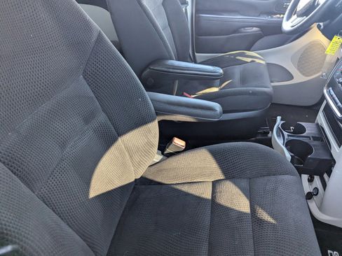 Used 2017 Dodge Grand Caravan SE w/ Power Window Group image 10