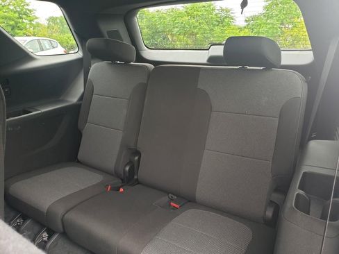 Used 2023 Chevrolet Traverse LT image 18