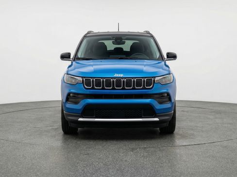 Used 2025 Jeep Compass Limited AWD/4WD image 2