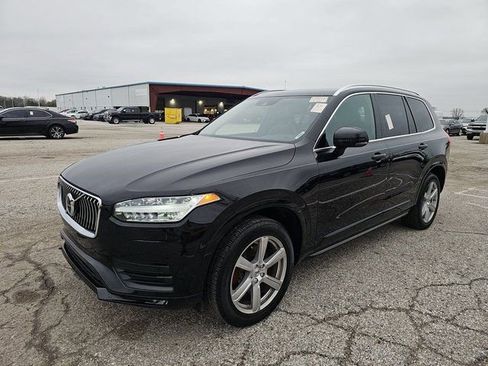 Used 2022 Volvo XC90 T5 Momentum image 1