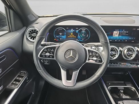 Used 2023 Mercedes-Benz GLB 250 w/ Premium Package image 12