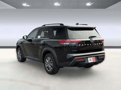 Used 2025 Nissan Pathfinder SV FWD image 5